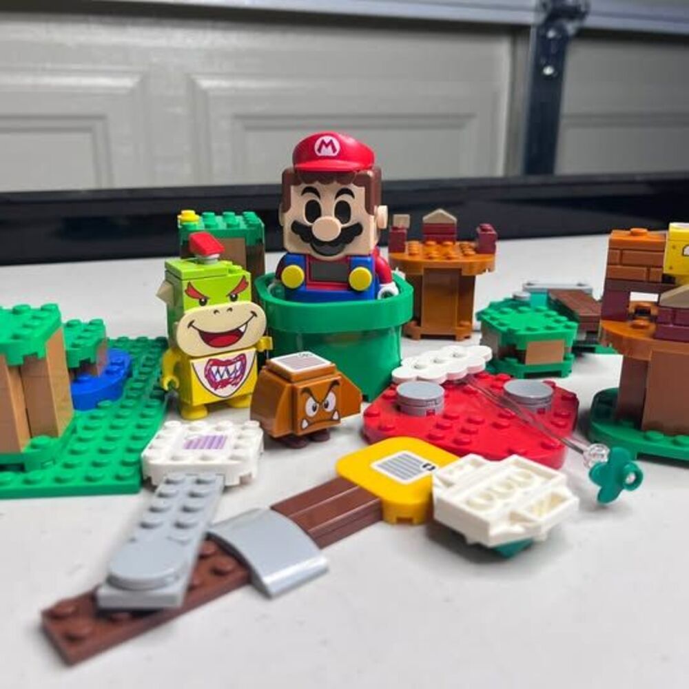 LEGO Super Mario Adventures with Mario Starter Course